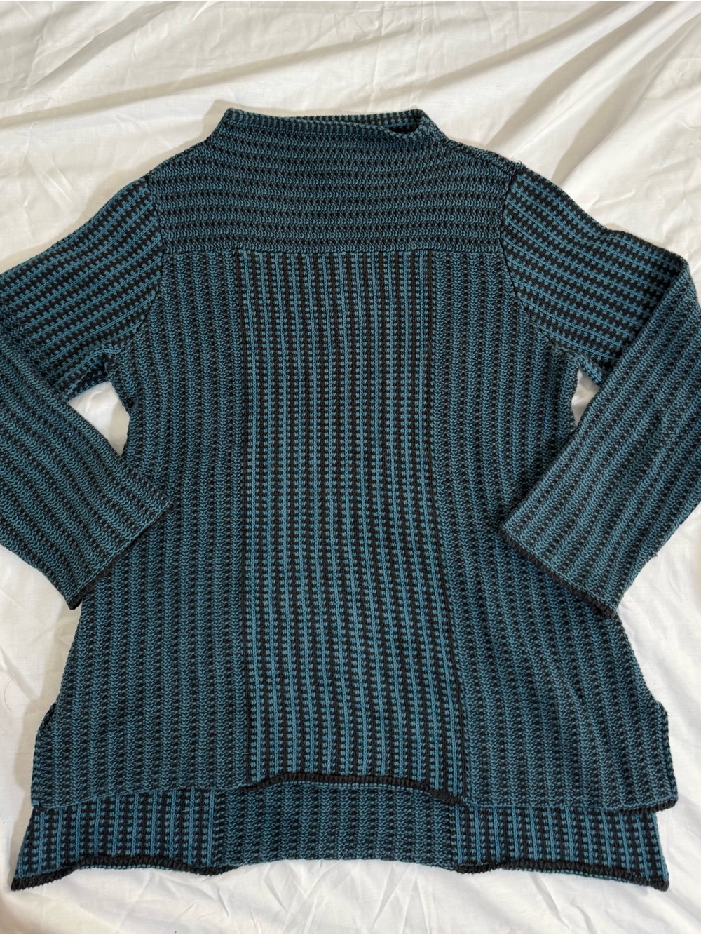 Habitat Crewneck Teal and Black Crewneck Textured Knit Sweater